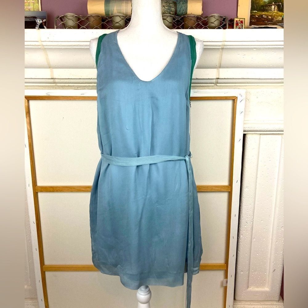 J.Crew silk belted lined shift dress w/ Deco vibe love the green accents 🌷❤️🌺